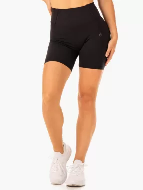 Form Scrunch Bum Shorts - Black